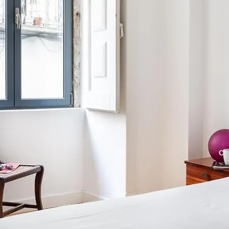 Daire Plum Guide - Rainbow Connection Lisboa
